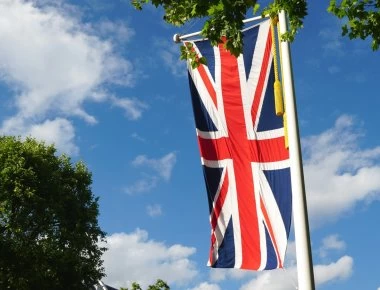 Γιατί οι Άγγλοι και οι Αμερικάνοι γράφουν τις ίδιες λέξεις διαφορετικά;